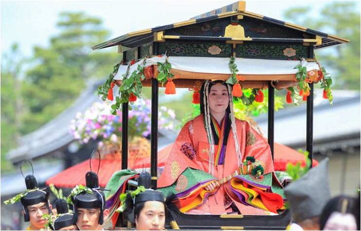 京都の三大祭り 葵祭 は葵の葉っぱを飾ることに由来 葵祭のヒロイン 斎王代 とは 山本由紀子の京町家さろん