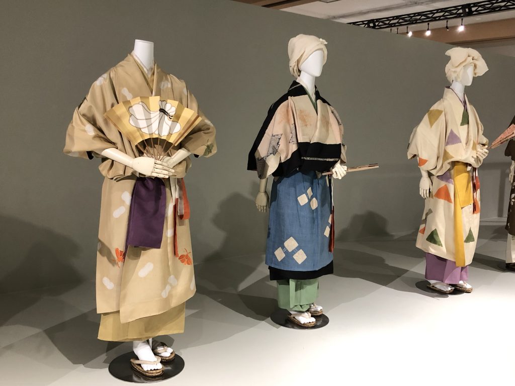 舞妓さんのように着物を引きずって着るのは女性の憧れ きものがたり２ 山本由紀子の京町家さろん
